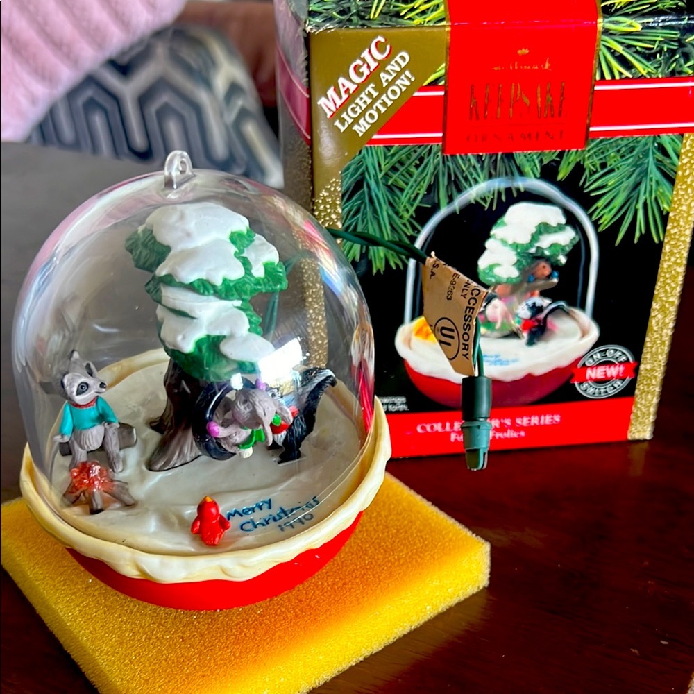 Collector series forest frolics keepsake ornament motion, 1990